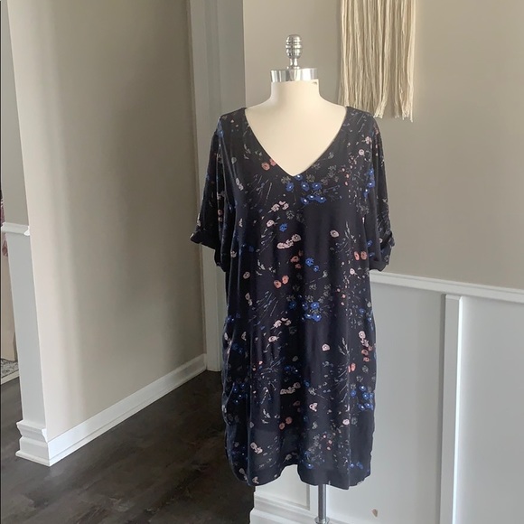 GF Collection Floral Cut Out Back Dress - Picture 4 of 8